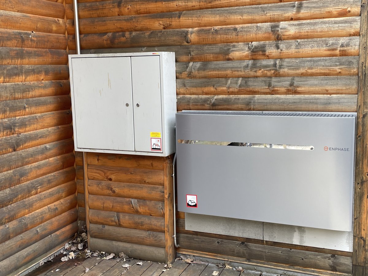 Batterie de stockage solaire installée dans chalet à Martigny