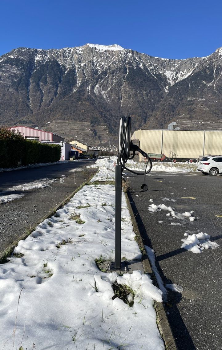 Borne de charge semi-public pour immeuble résidentiel Borne de charge immeuble résidentiel - Elekt Solutions