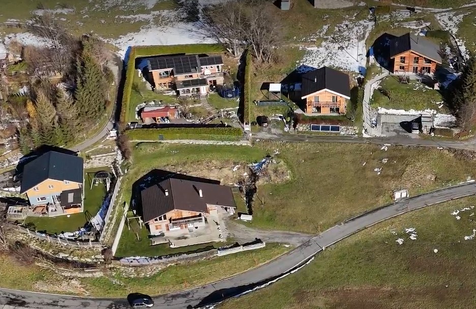 Chalet en zone de montagne avec installation photovoltaïque près de Martigny