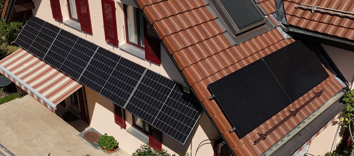  Avant / Après : augmenter la production solaire d'une maison à Aubonne grâce à une installation en façade 